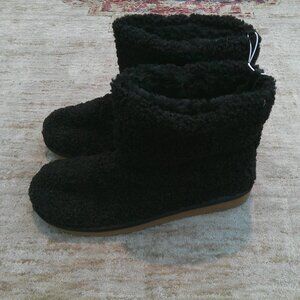 Brand New Old Navy Women's Sherpa Black Boots Size 7